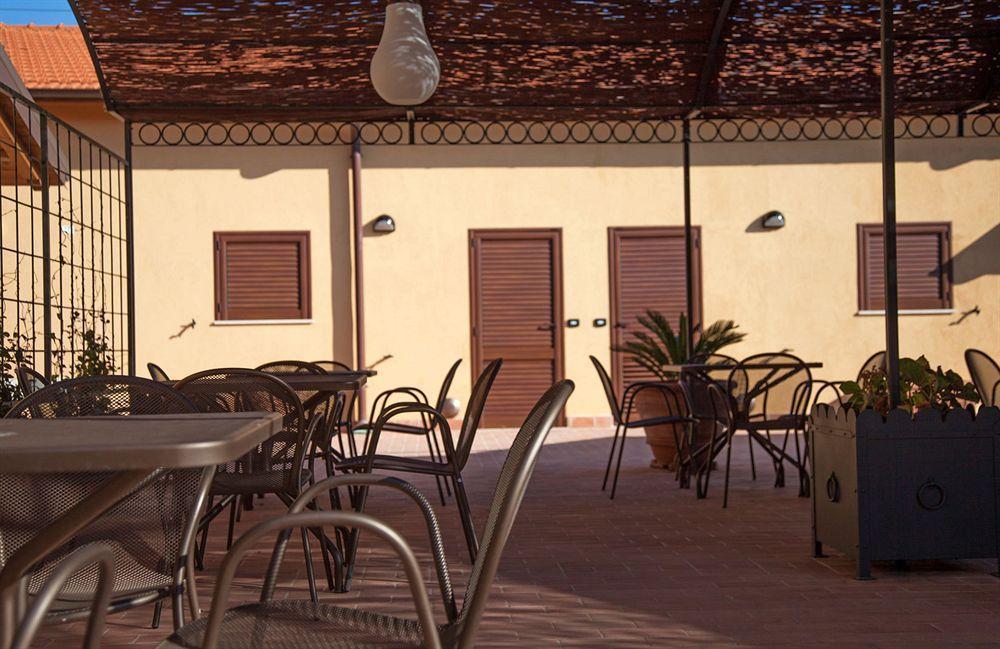 "La Terrazza Di Castiglione" Appartamenti Vacanza กาส์ตีจลิโอเน เดลลา เปสกายา ภายนอก รูปภาพ