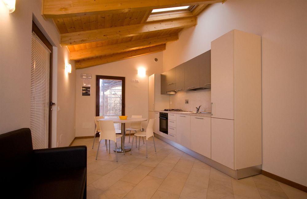 "La Terrazza Di Castiglione" Appartamenti Vacanza กาส์ตีจลิโอเน เดลลา เปสกายา ภายนอก รูปภาพ