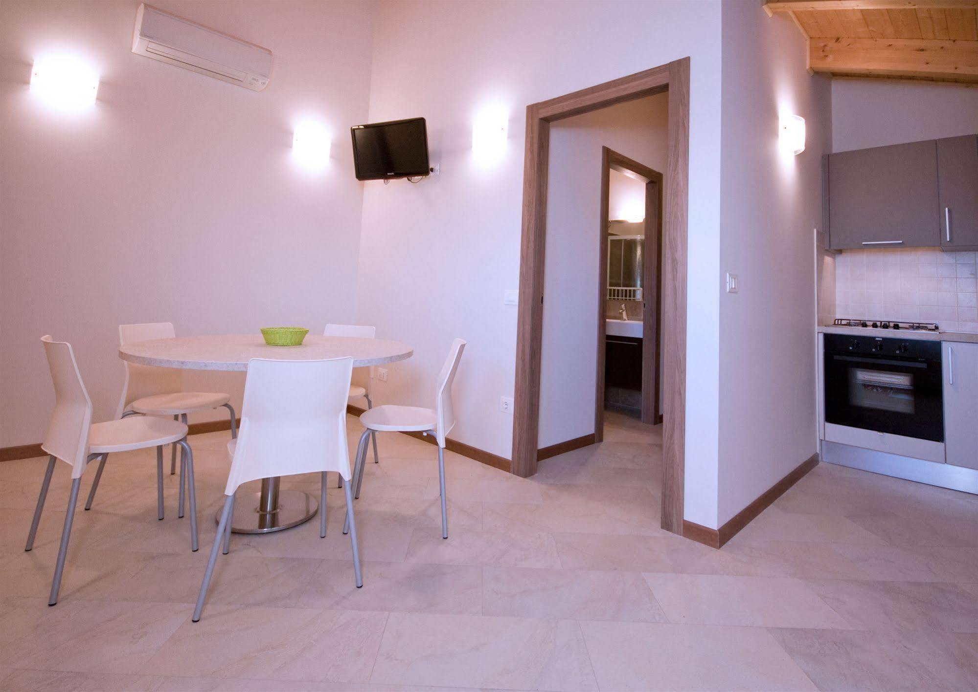 "La Terrazza Di Castiglione" Appartamenti Vacanza กาส์ตีจลิโอเน เดลลา เปสกายา ภายนอก รูปภาพ