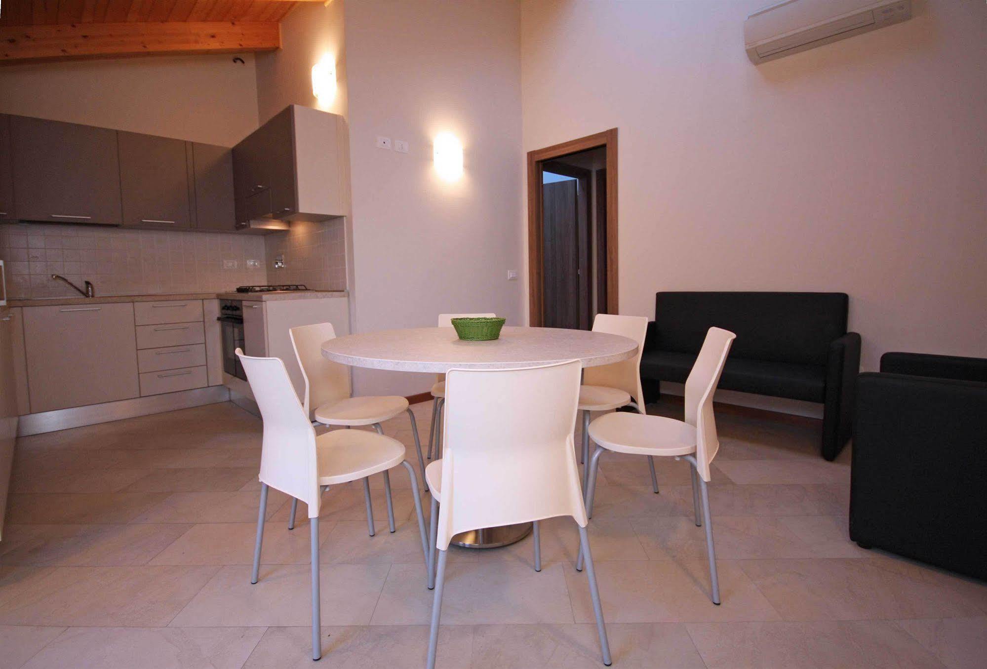 "La Terrazza Di Castiglione" Appartamenti Vacanza กาส์ตีจลิโอเน เดลลา เปสกายา ภายนอก รูปภาพ