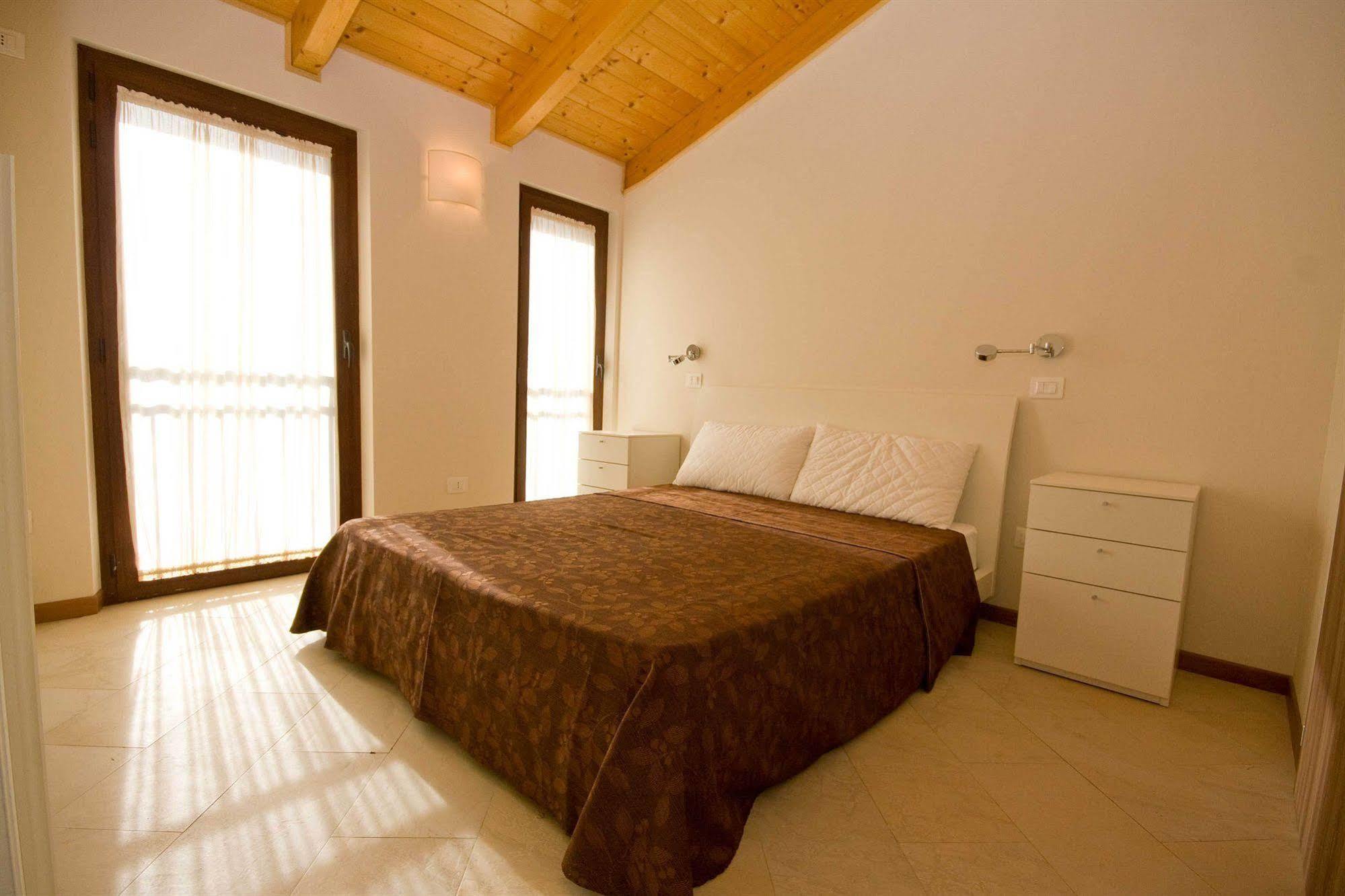"La Terrazza Di Castiglione" Appartamenti Vacanza กาส์ตีจลิโอเน เดลลา เปสกายา ภายนอก รูปภาพ