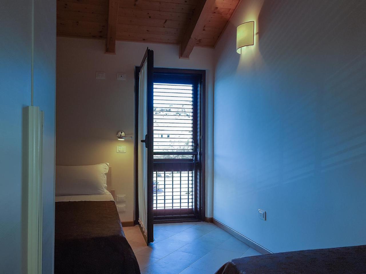"La Terrazza Di Castiglione" Appartamenti Vacanza กาส์ตีจลิโอเน เดลลา เปสกายา ภายนอก รูปภาพ