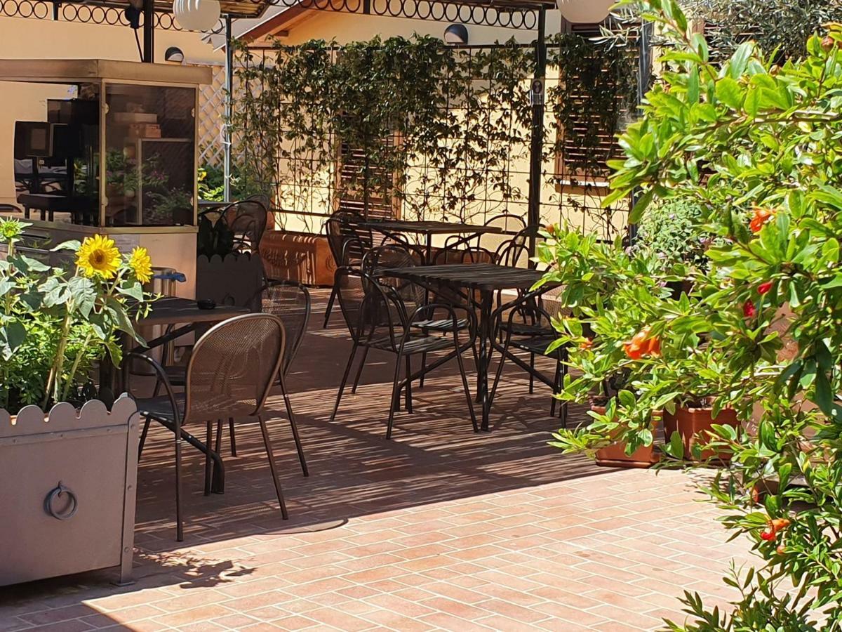 "La Terrazza Di Castiglione" Appartamenti Vacanza กาส์ตีจลิโอเน เดลลา เปสกายา ภายนอก รูปภาพ